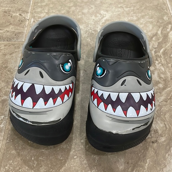 CROCS Other - CROCS Sharks Light Up (Working) Clogs Boys Size 1